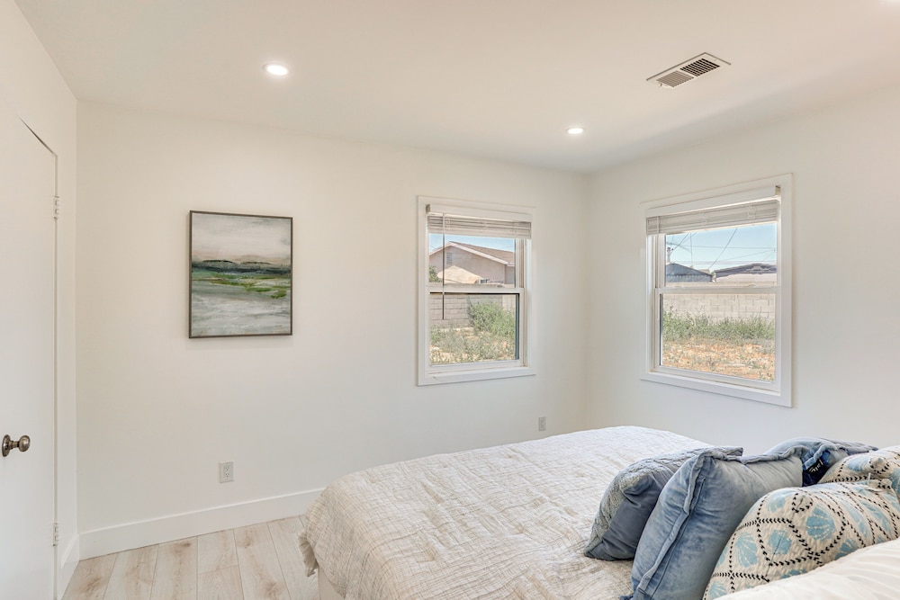7 Mi Huntington Beach: Family Home w/ Patio!