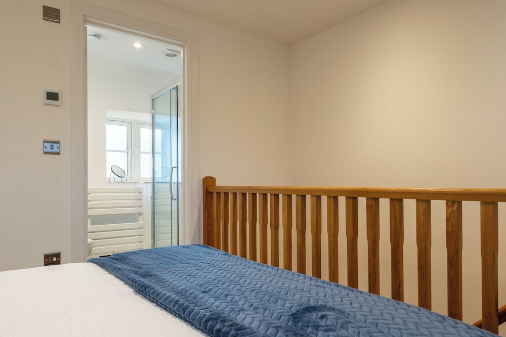 Beautiful One BR Cottage in Cerney Wick