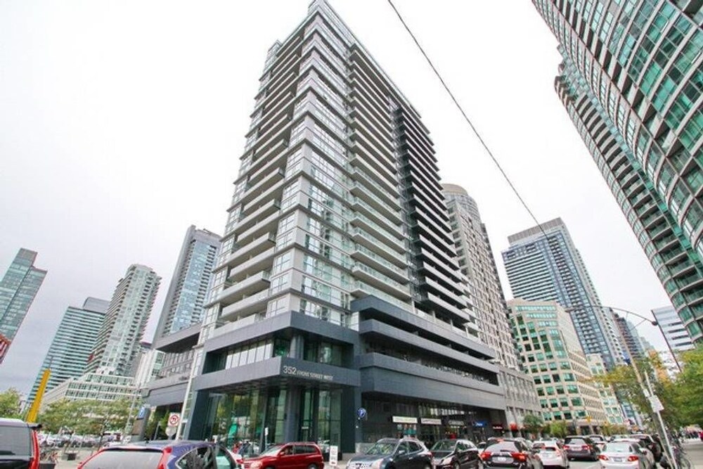 Presidential 1 Bedroom Condo across CN Tower - Image 1