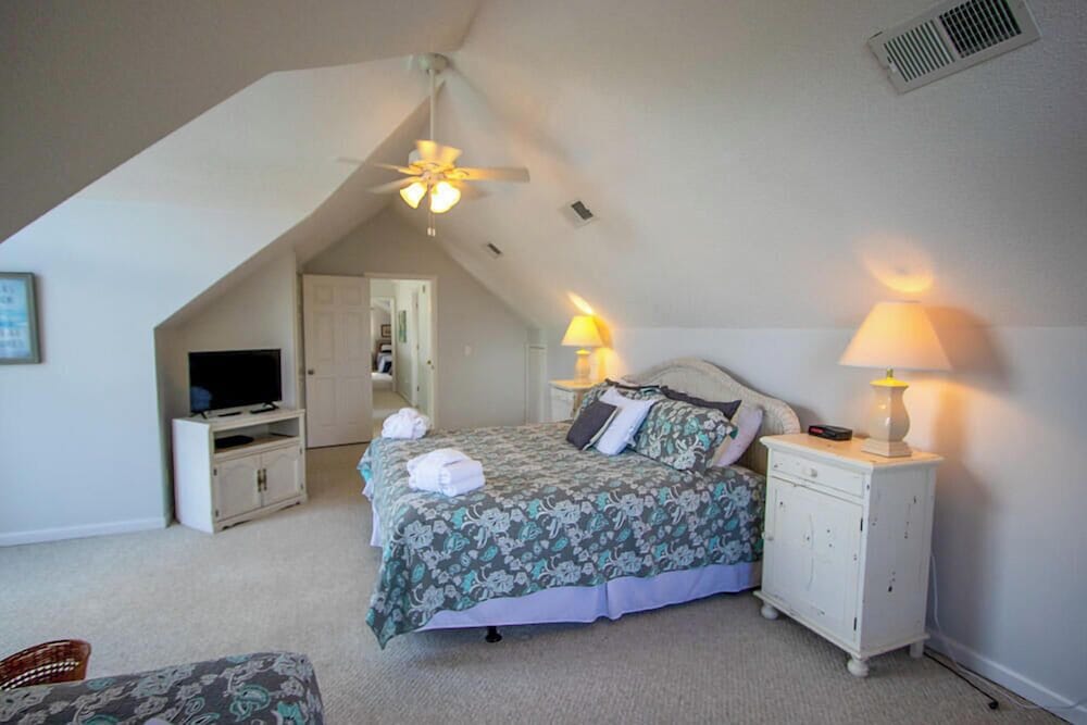 Spectacular Open Floor Plan With Elegance 5-bed, 4-bath Haven on Fripp Island