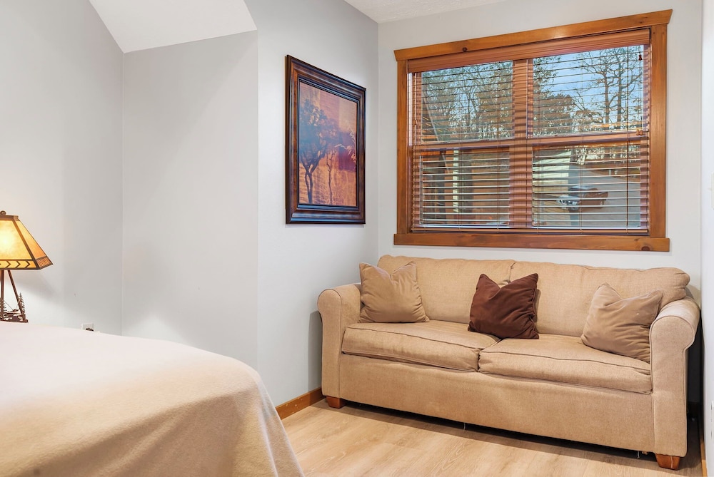 Kemper's Cabin in the Ozarks - Onsite Amenities