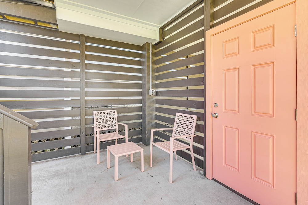 1 Mi to Galveston Beach, Seawall: New Tiny Home!