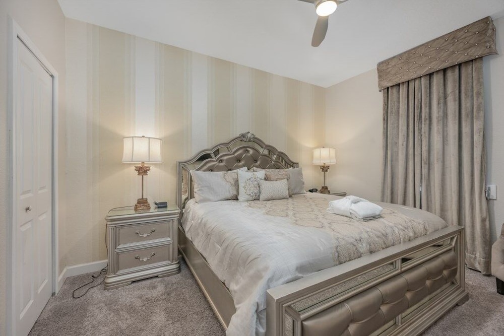 9 Bed Pool, Spa, Movie Room & Game Room! 9 Bedroom Home by RedAwning
