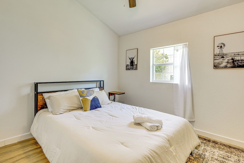 3 Mi to Dtwn! Group-friendly Getaway in Temple