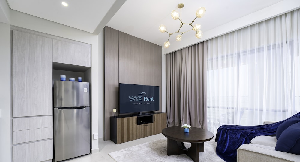 Chic 2 BR in Vida Residences Canal View
