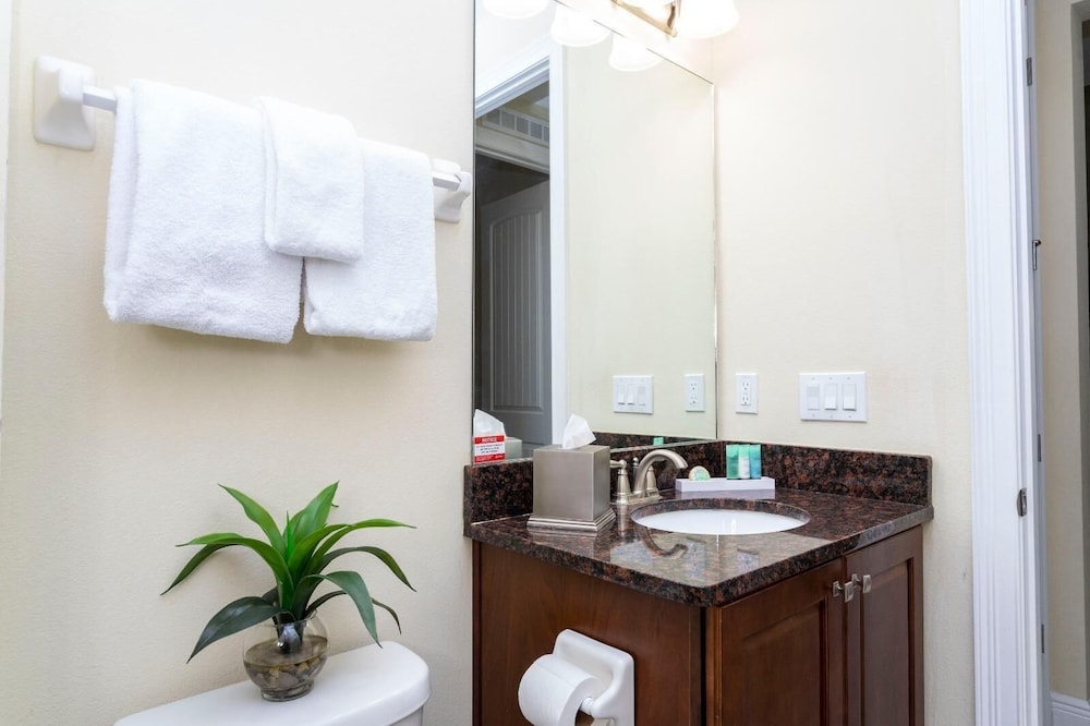 421 NP - Exquisite Retreat at Encore Resort