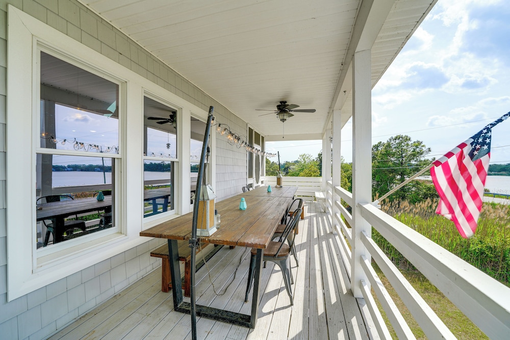 Hot Tub & Bay Views: Kill Devil Hills Haven!