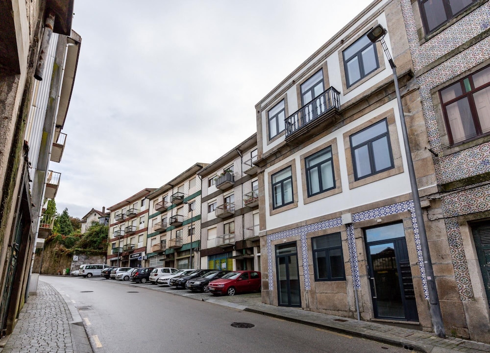 Feel Porto Wine Essence I view 2