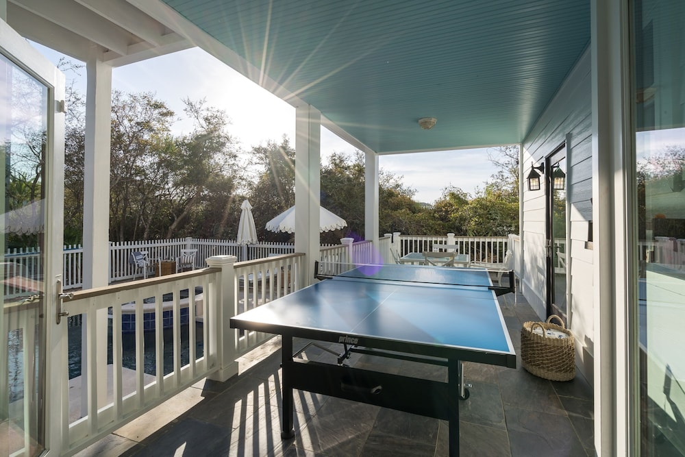 Fin by Avantstay 9 BR Destin Oasis With Pool Spa Walk to Beach