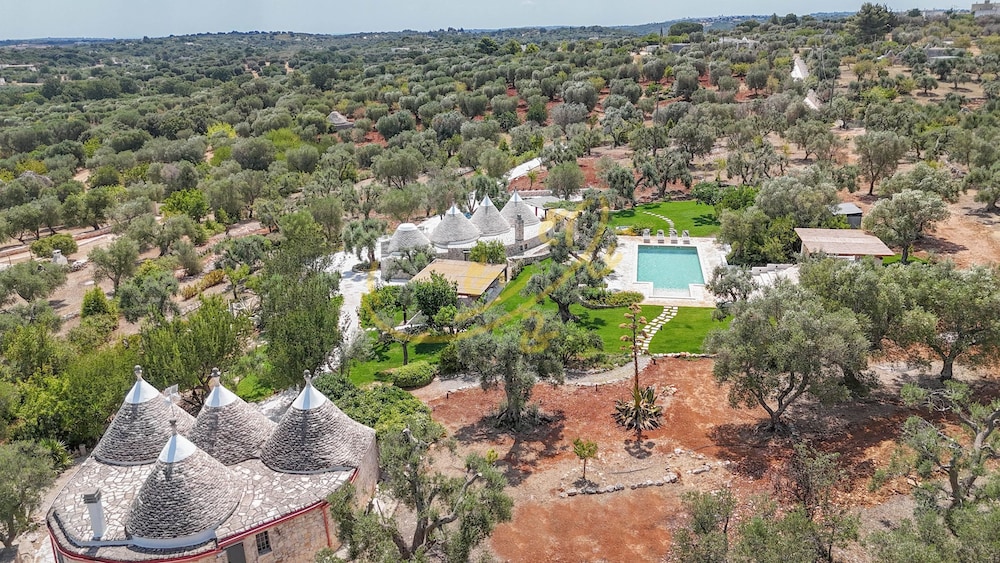 TD Trulli Amabilia Design Luxury Trulli w Pool photo 1
