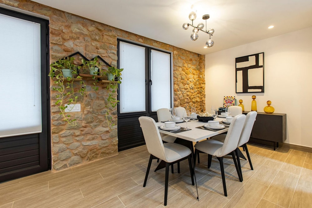 The Acapella Condo by Acomodo