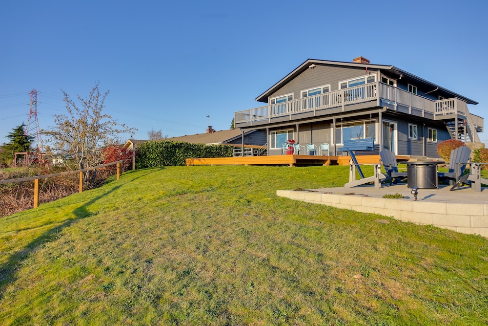Scenic Tacoma Apartment w/ Deck & Fire Pit! view 3
