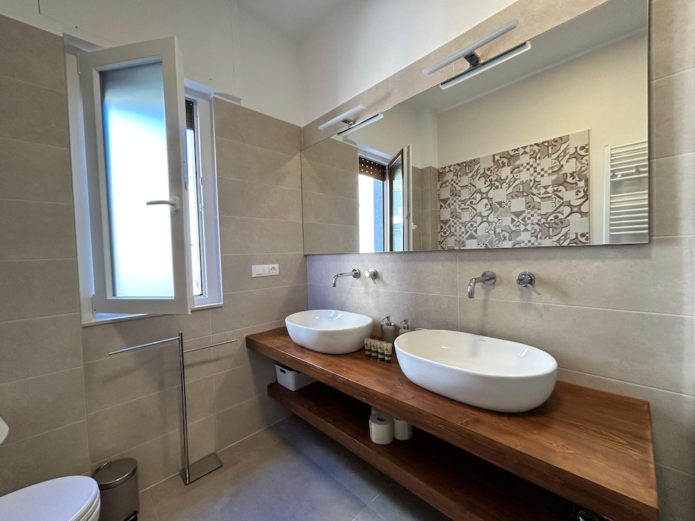 My50s in Monopoli With 4 Bedrooms and 2 Bathrooms