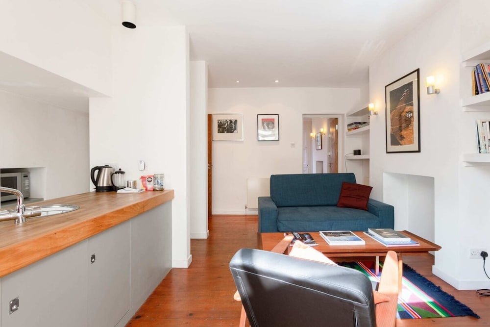 Fantastic and Bright 1 Bedroom Garden Flat