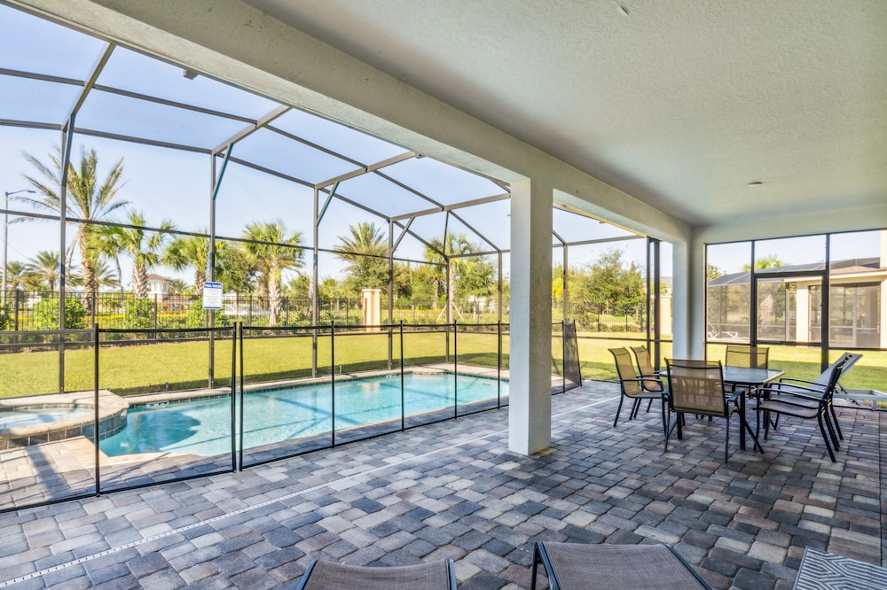 Elegant 9-bedroom Villa Close To Disney! 9 Villa by RedAwning - Image 2