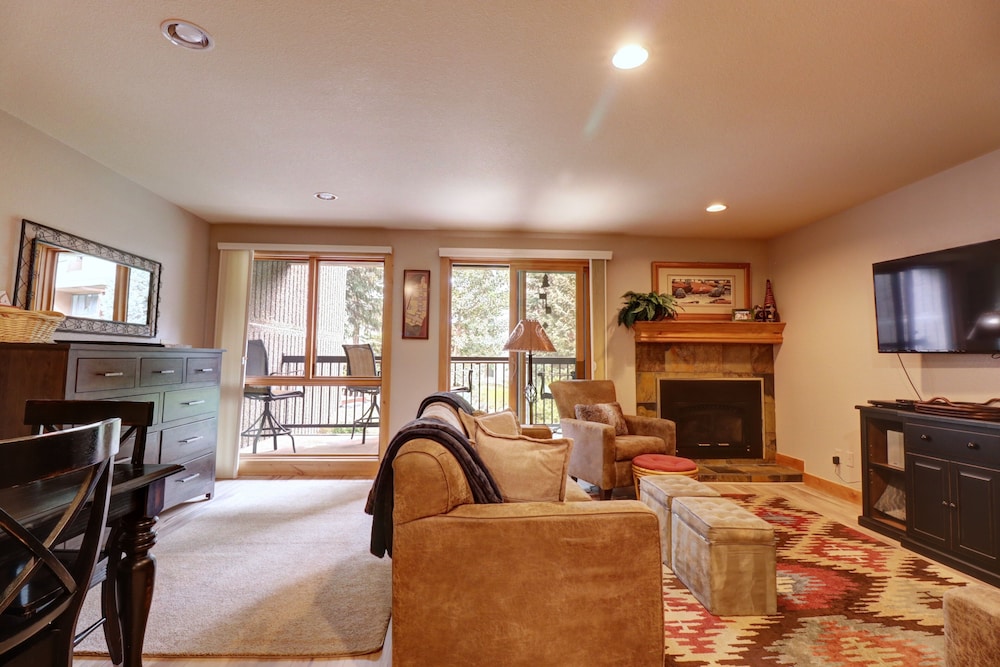 CM244S Copper Mtn Inn by RedAwning