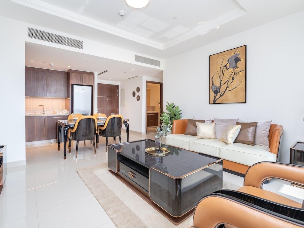 Luxurious & Stylish Apartments Across Dubai Mall - Burj Khalifa - City Views