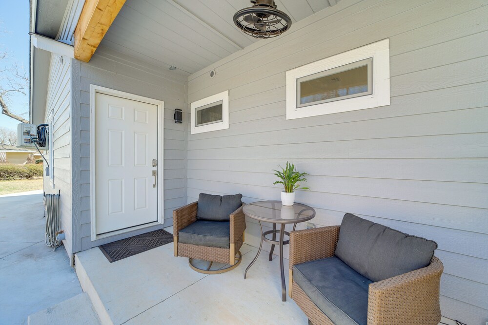 Walk to Gathering Place & Brookside: Tulsa Studio