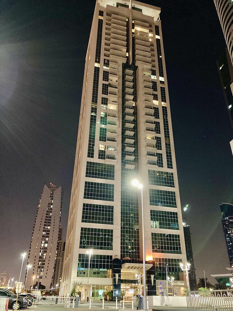 Whitesage - Lakefront Apartment Amidst Parks With Lake Access