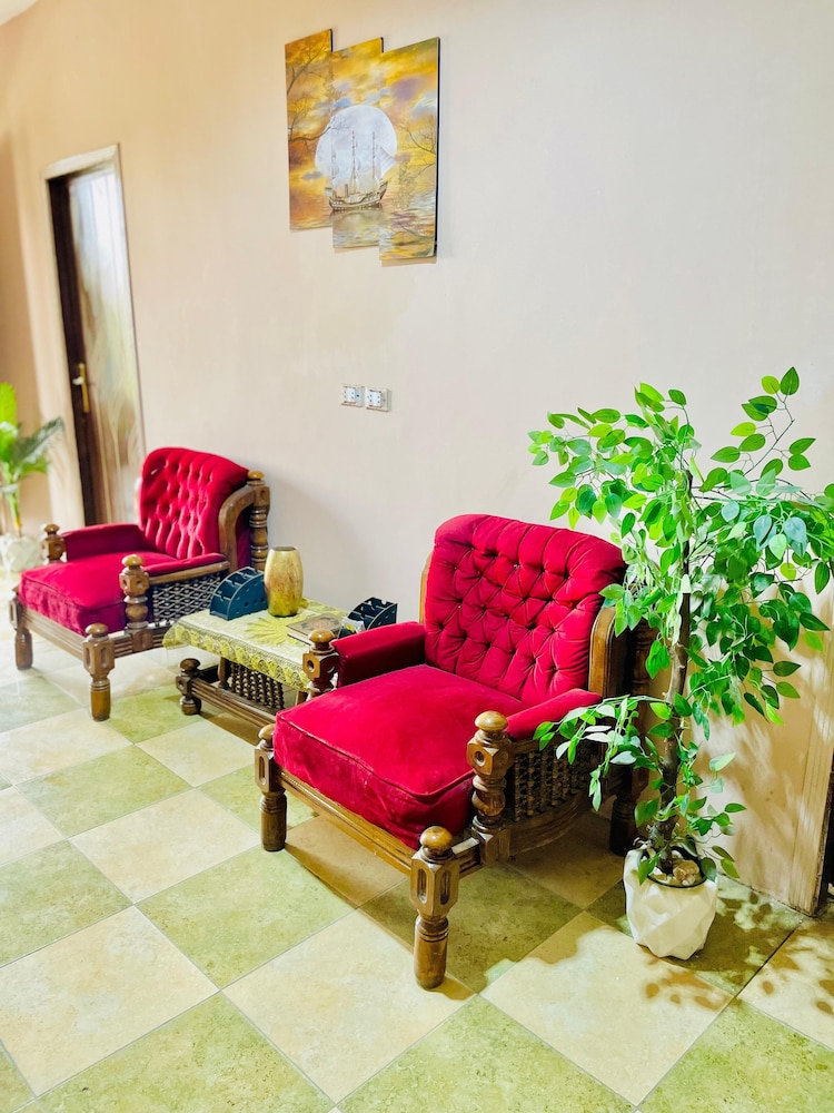The King Narmar Hotel