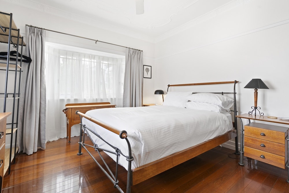 Spacious Family Home With Garden in Quiet Suburb