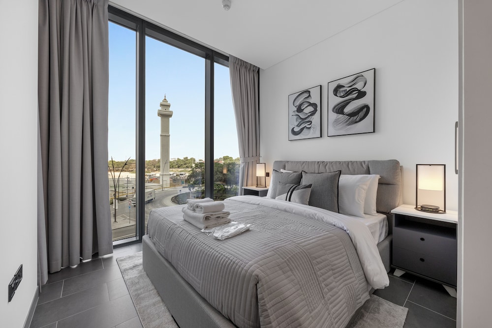 Modern 1BR with Balcony Sobha Hartland
