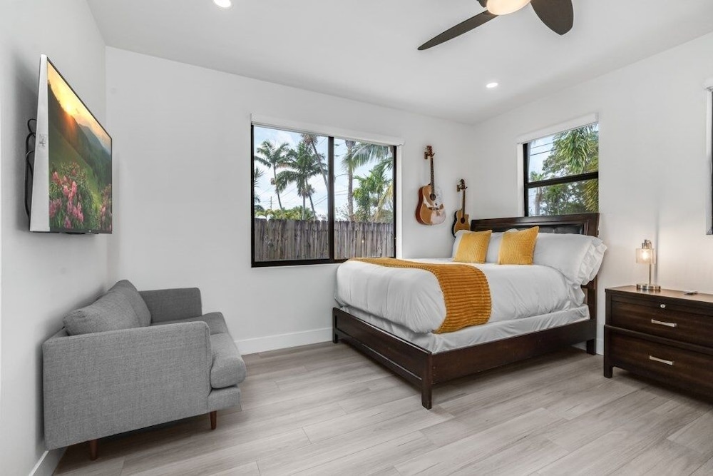 Fox Sonata Downtown Pool House 3 Bedroom Home