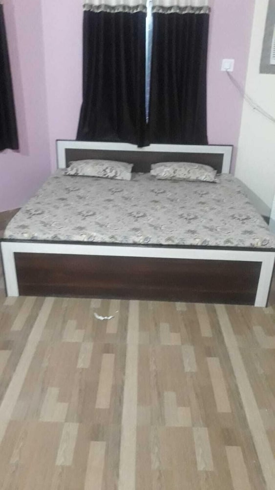 Shyam Luxurious Huts & Guest House