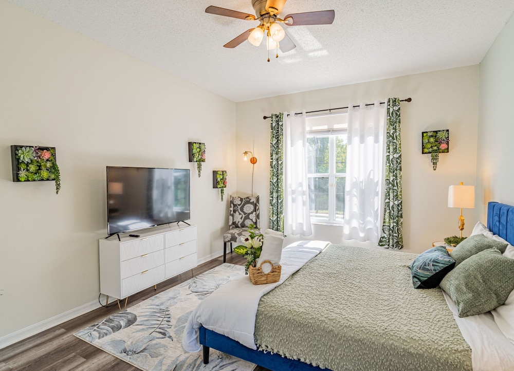 Themed 7 Bedroom Villa, 12 Min to Disney, Resort Access - Image 3