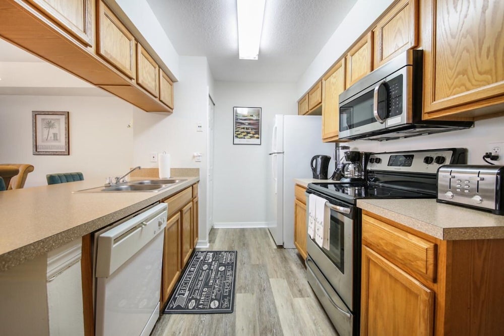 Grand Superior Condo 3BD Apartment Disney Parks view 4