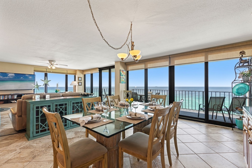 It Doesnt Get Any Better Than This! 2BR 2BA Sleeps 8 Beachfront!