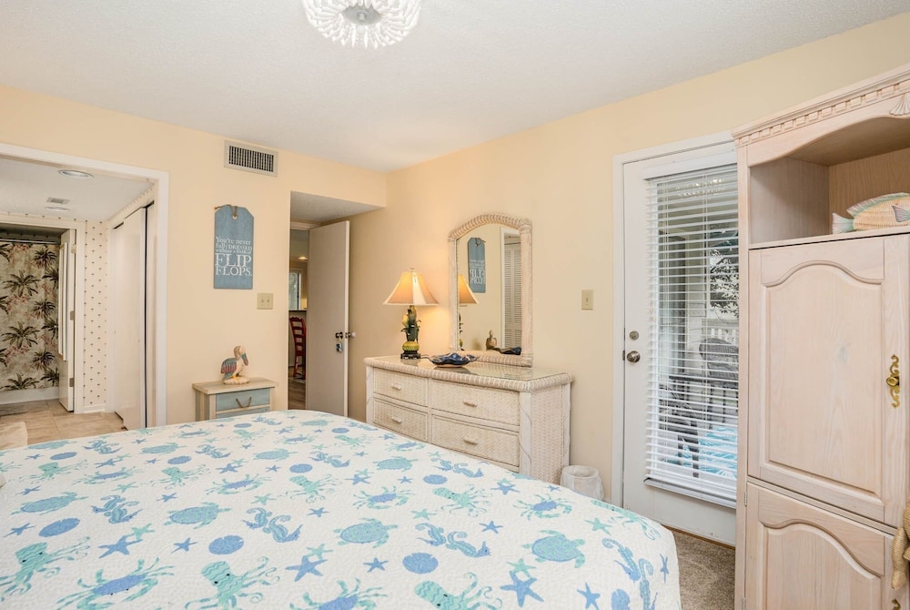 Lovely and updated 3 bedroom, 2 bath villa - 19A West Hyde Park 3 Villa view 2