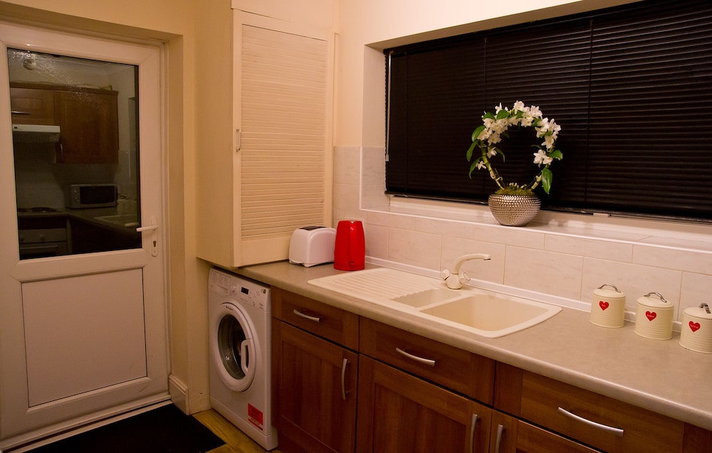 Icon Hutton Apartment