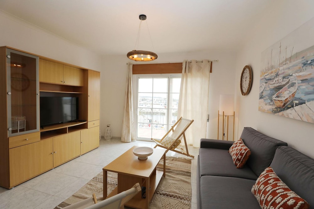 B37 - Central City Door Apartment