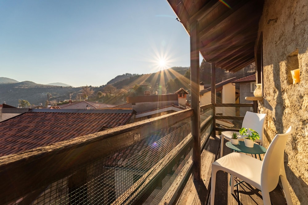 Petra Apartment in Civenna by Wonderful Italy