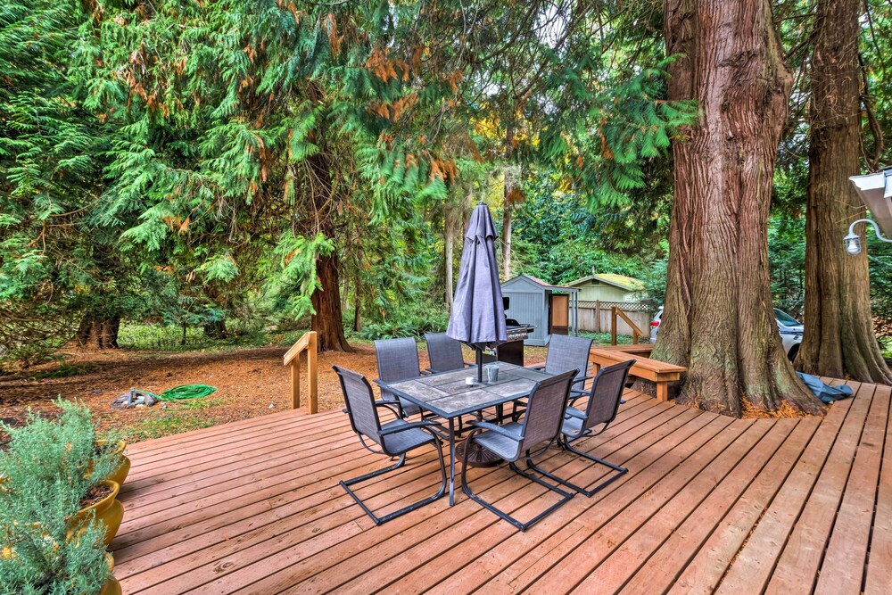 House w/ Deck on Whidbey Island, 1 Mi From Shore! view 2