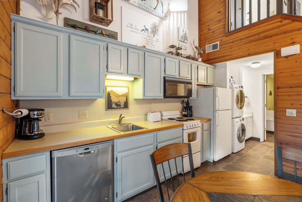 Whitetail Cabin Getaway for 6