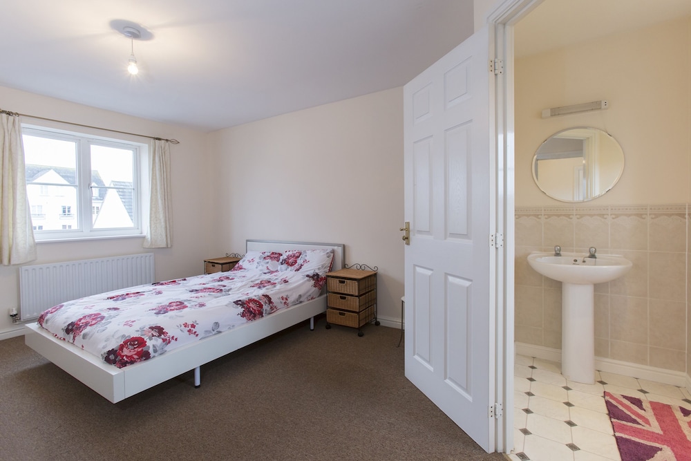 5 Rosebay Gardens