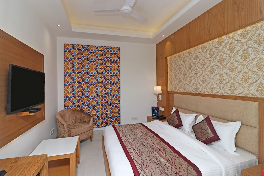 Capital O 10824 Hotel Star Suites