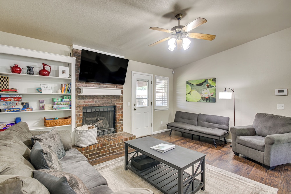 2 Mi to OU: Family-friendly Retreat w/ Patio!