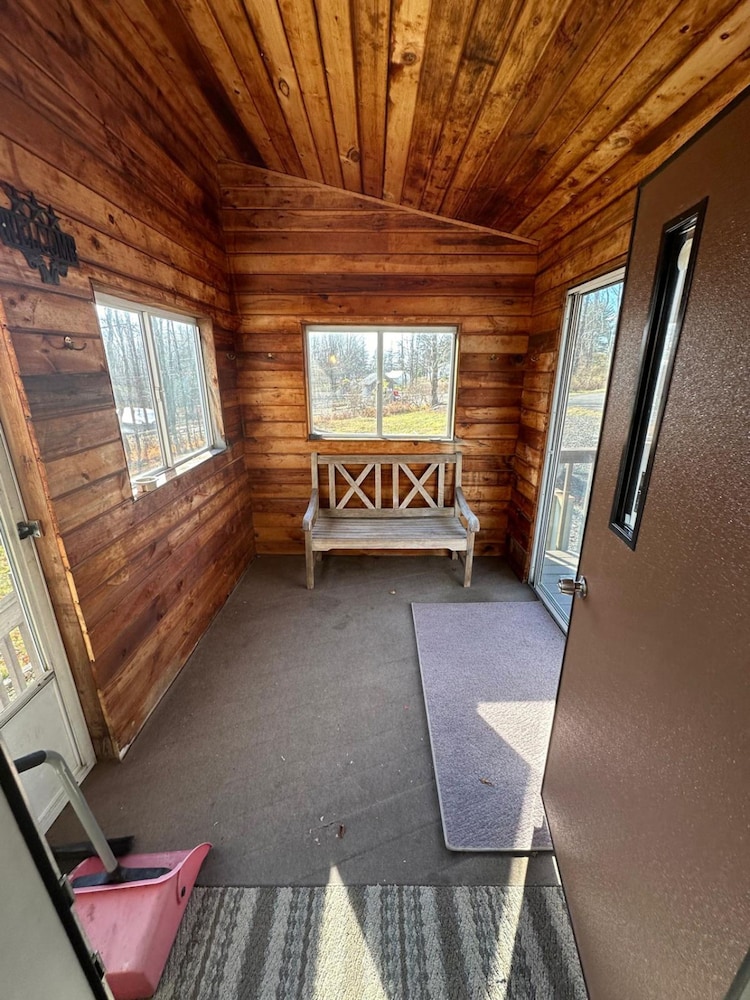 Secluded Lodge Farm Views 50 Acres Wifi