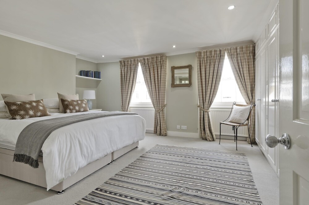 Fabulous 3 Bed Flat Chelsea