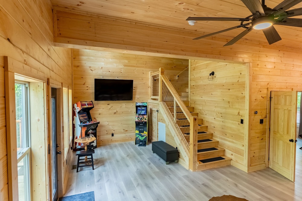 2 Brand New Cabins for Family Retreat