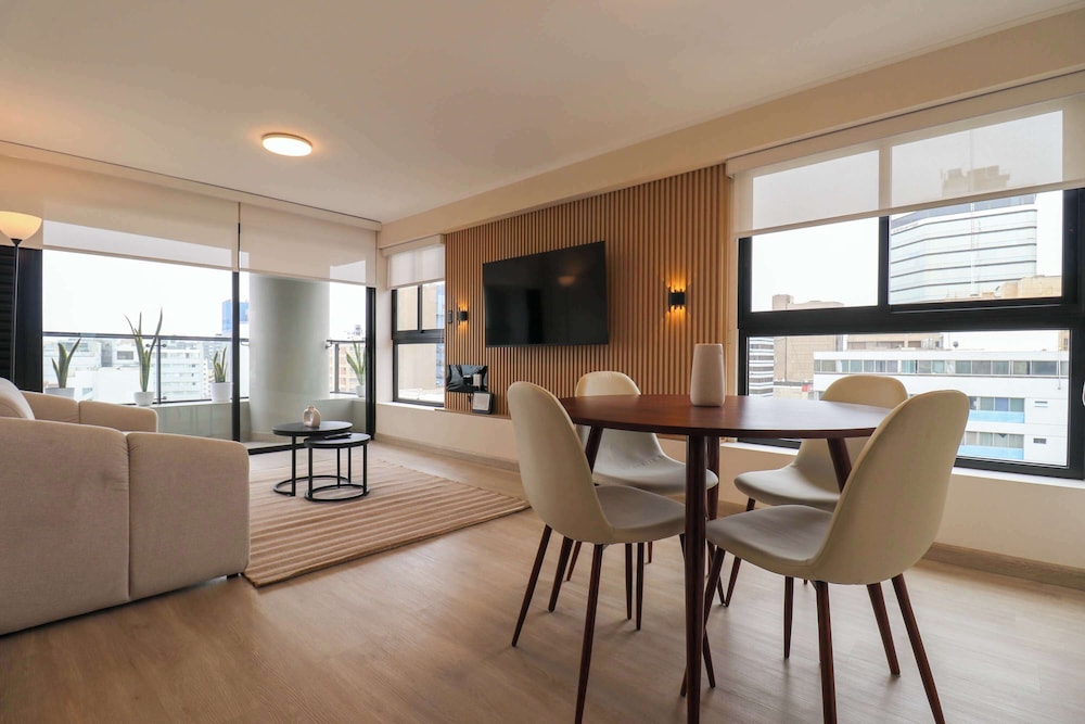 w Dazzling 2BR w Balcony in Miraflores