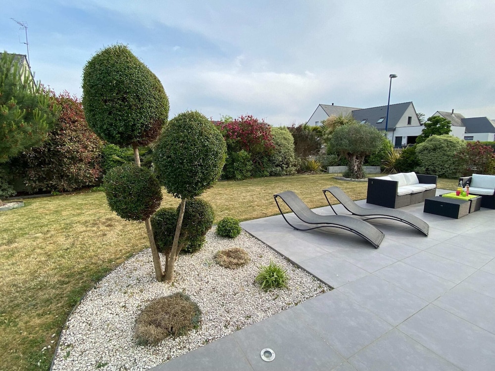 Quite Holiday Villa in Benodet