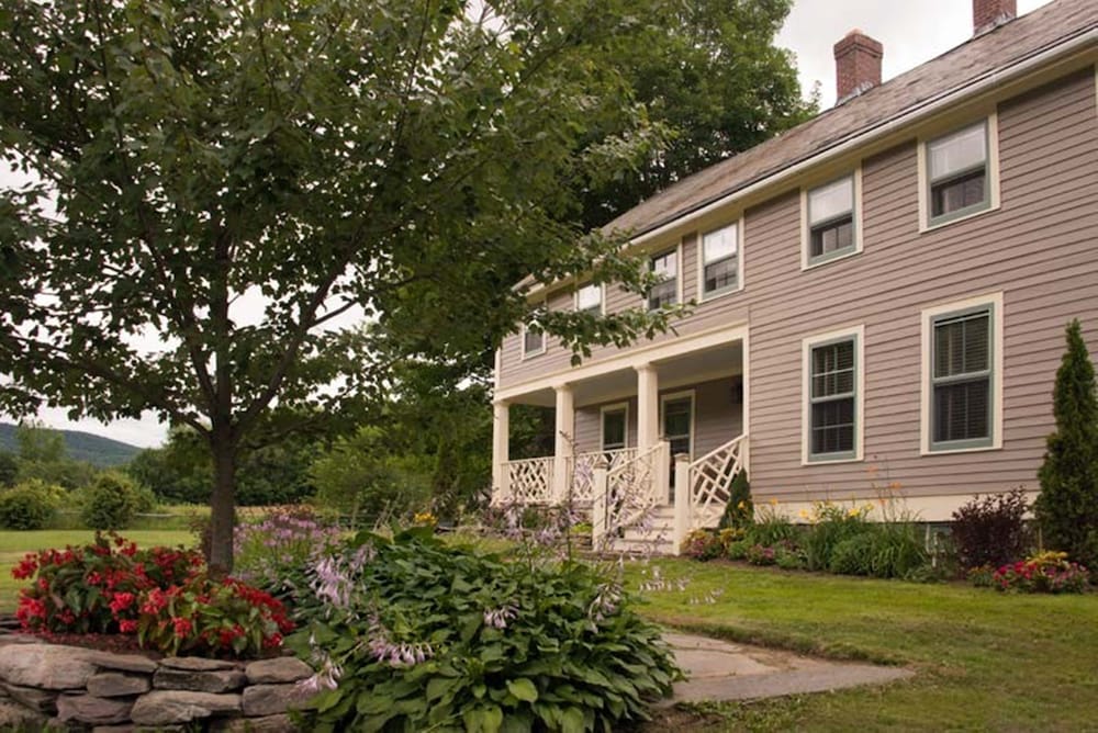 Hotel Deer Brook Inn - Image 1