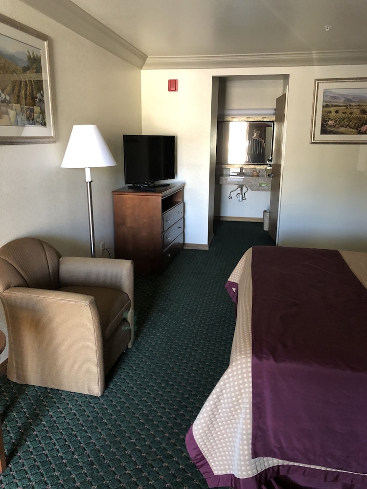 Cloverdale Wine Country Inn  Suites - Property Image 44