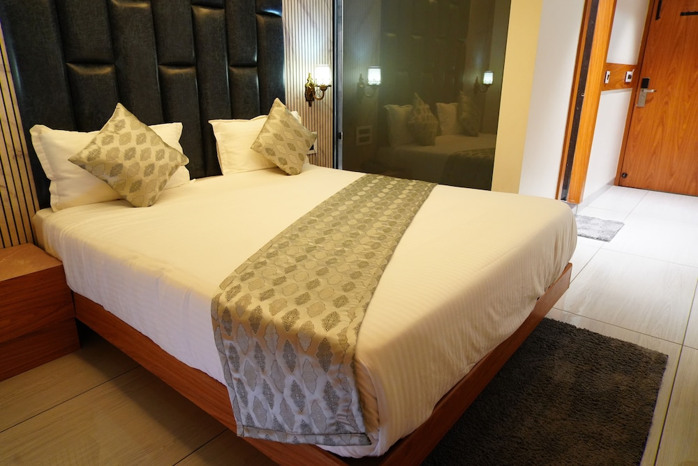 HOTEL BHAGYALAXMI LUXURY INN