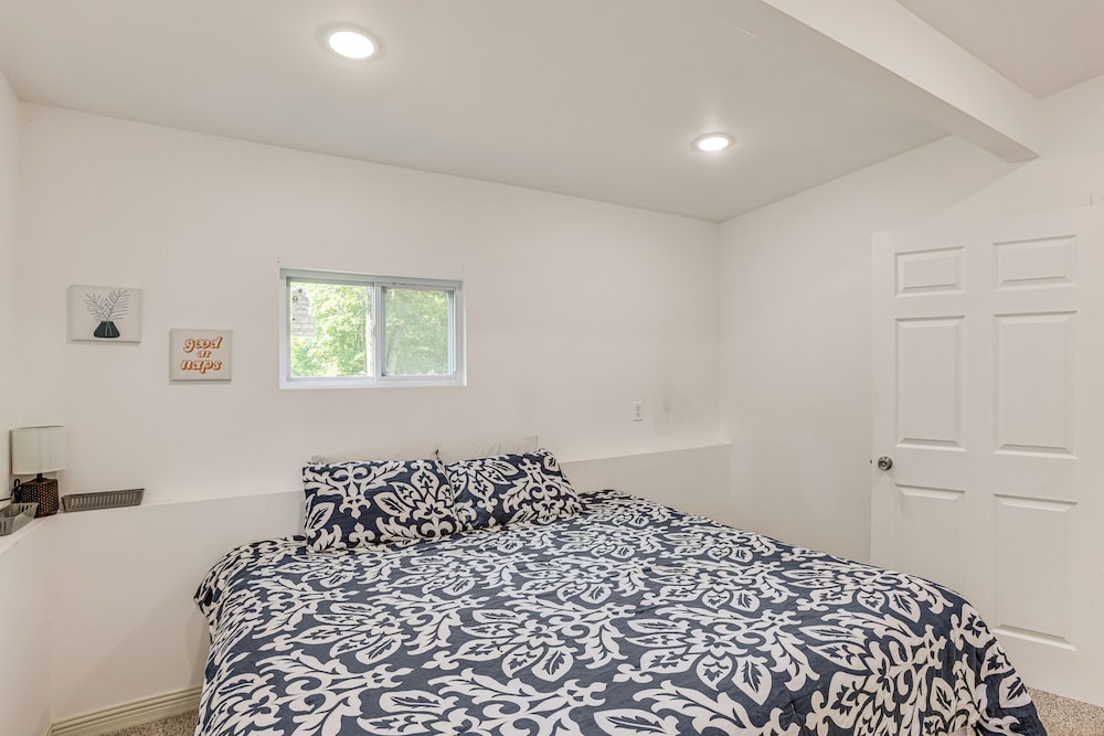 Pet-friendly Retreat: Over 3 Acres in Baldwin!