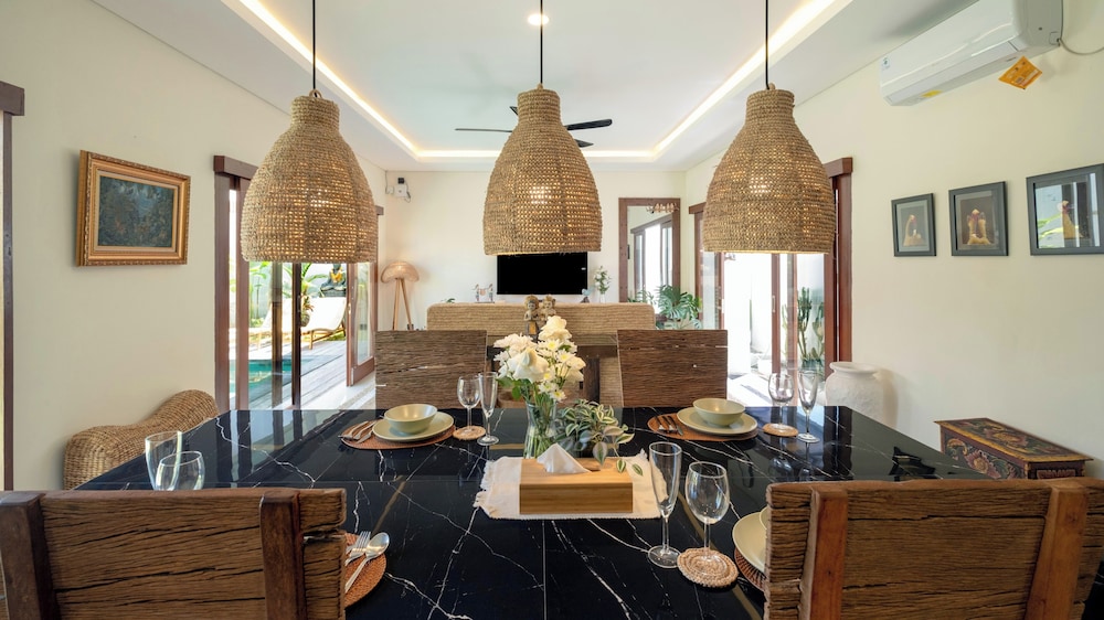 The Lange Estate by Villa Finder